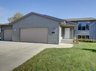 506 N Eastern Ave, Hartford, SD 57033