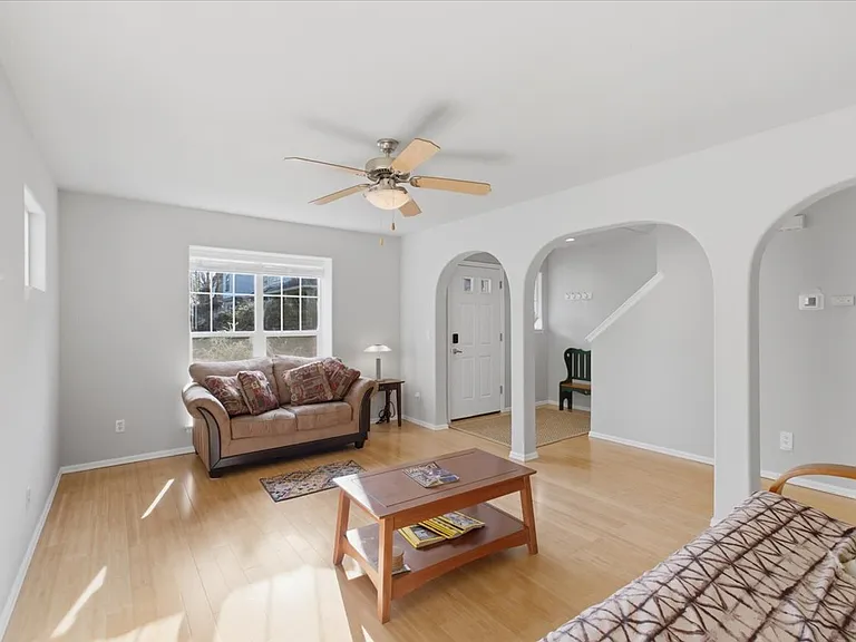 3519 SE Quayside St — Photo 6