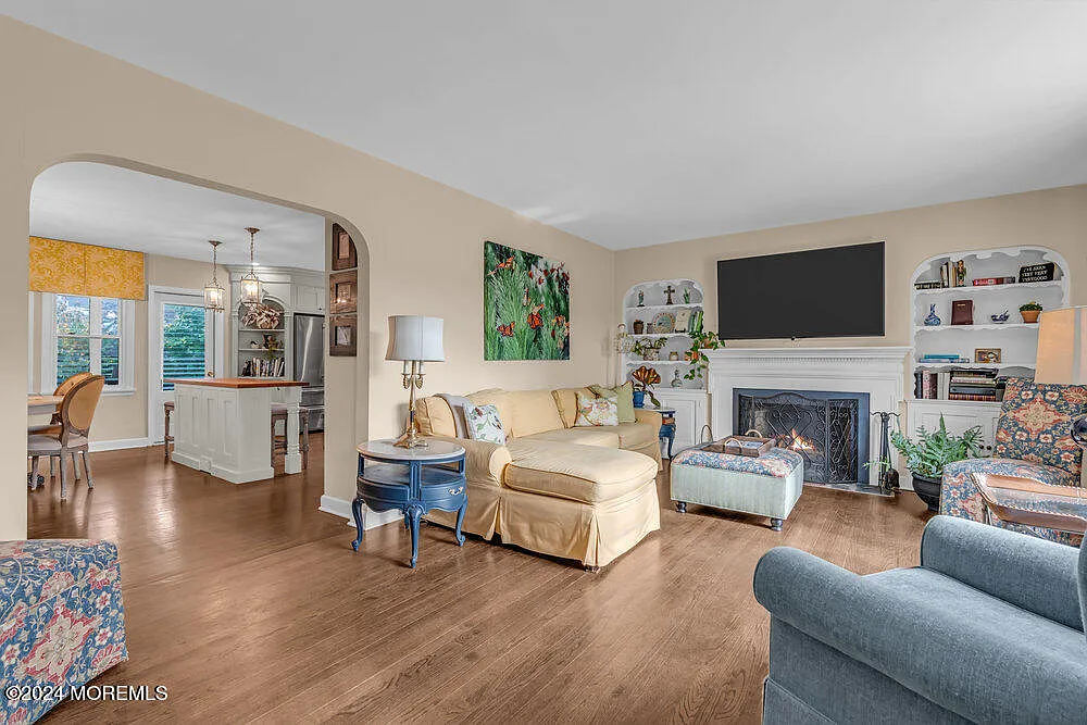 4 bed, 2.5 bath, 1615 sqft, $4,000 — Photo 4