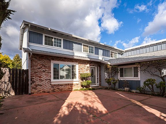 3rd image of 3430 Waterbury Way