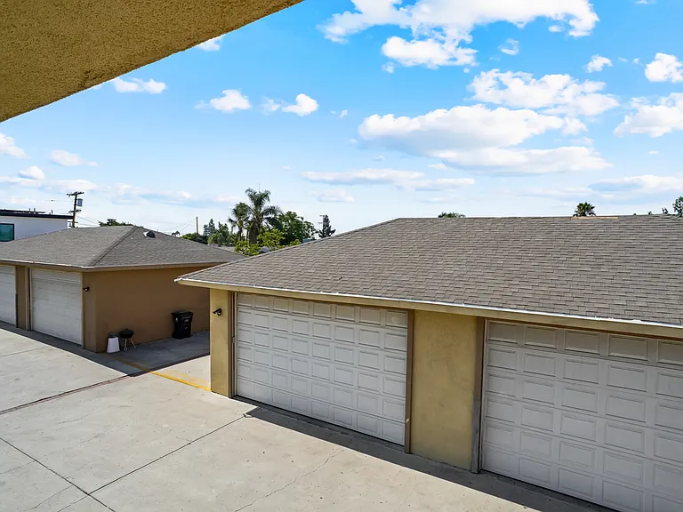 11819 Glenoaks Blvd — Photo 18