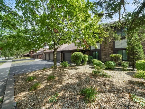 3221 184th St APT 2B, Homewood, IL 60430