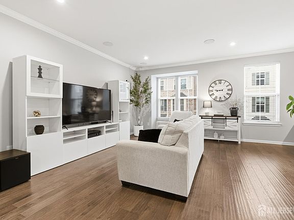 4th image of 706 Bayside Ct