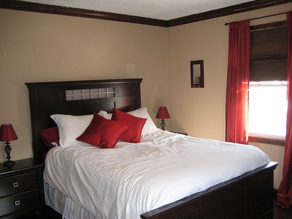 3 bedrooms with crown moldings