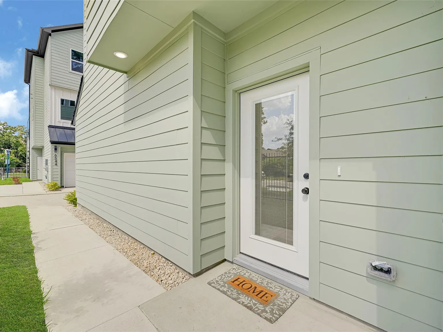 3 bed, 3.5 bath, 1741 sqft, $2,950 — Photo 3