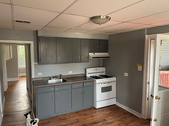 3rd image of 133 E 3rd St APT B