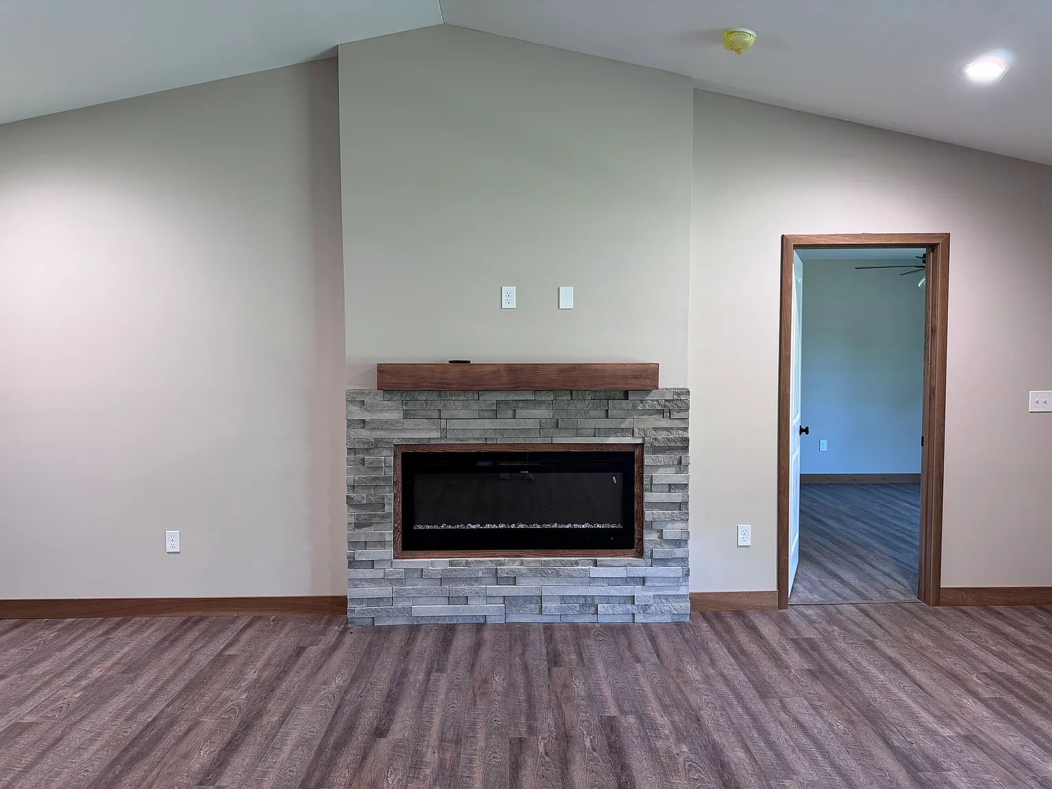 3 bed, 1800 sqft, $2,550 — Photo 4