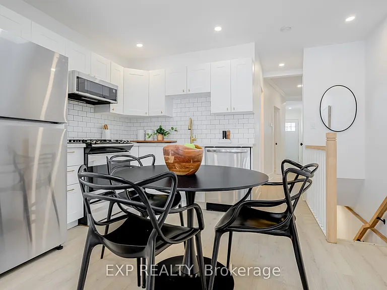 146 Hanson St — Photo 15