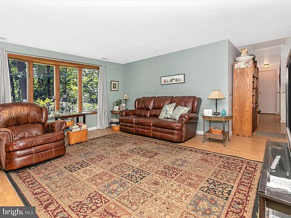 4th image of 928 Western Chapel Rd