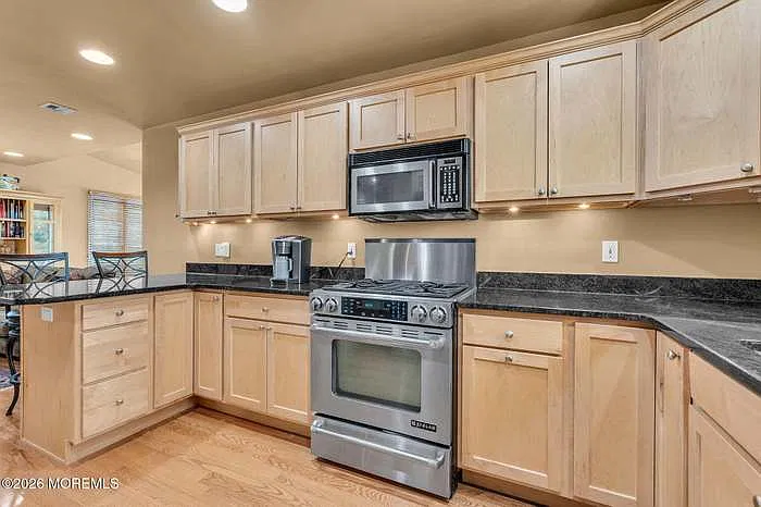 3 bed, 1657 sqft, $2,400 — Photo 2