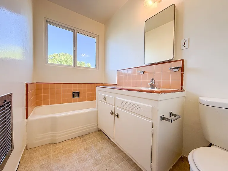 1033 S Holt Ave — Photo 13