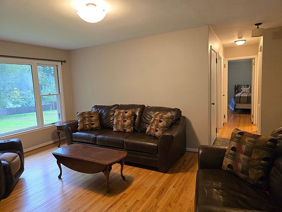 2nd image of 820 6th St