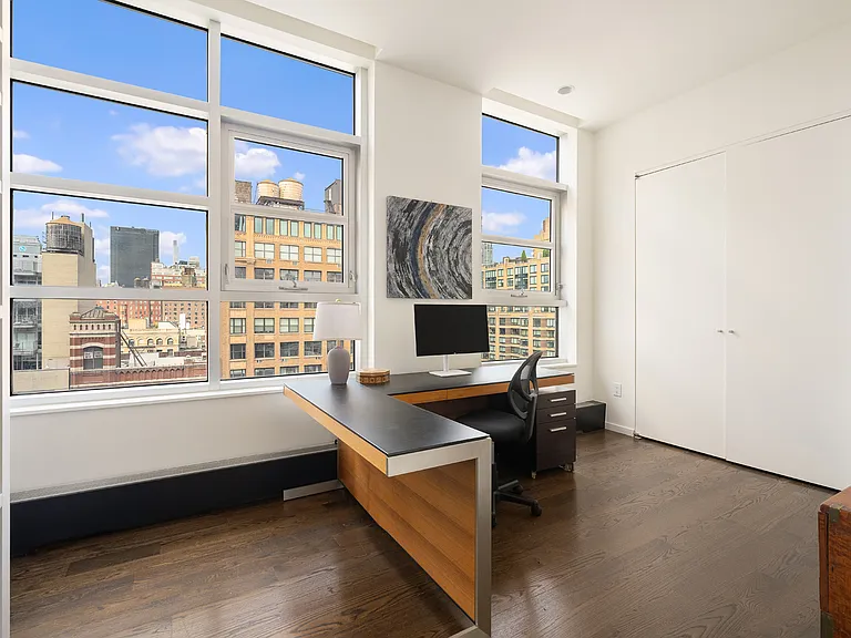 211 W 18th St #PENTHOUSE — Photo 14