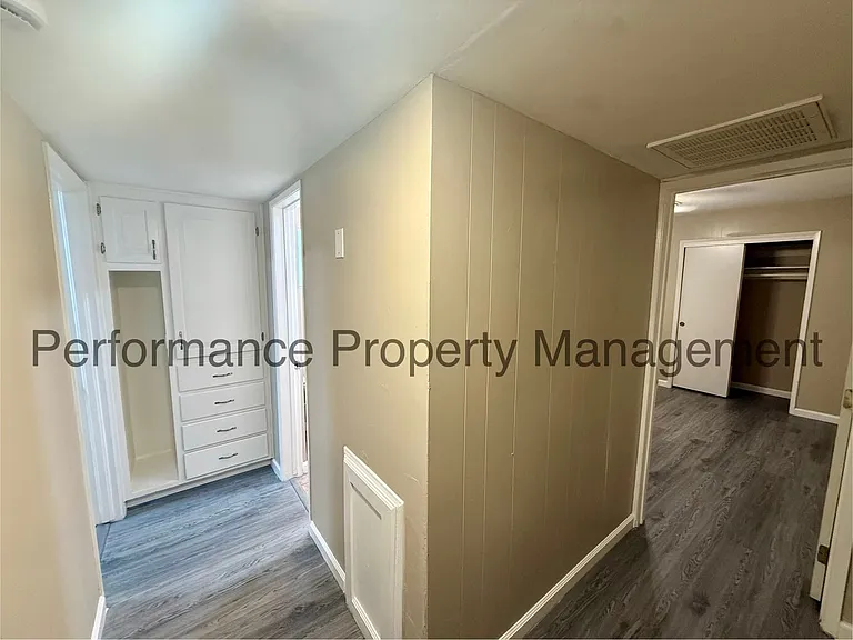 4 McDonald Way — Photo 4