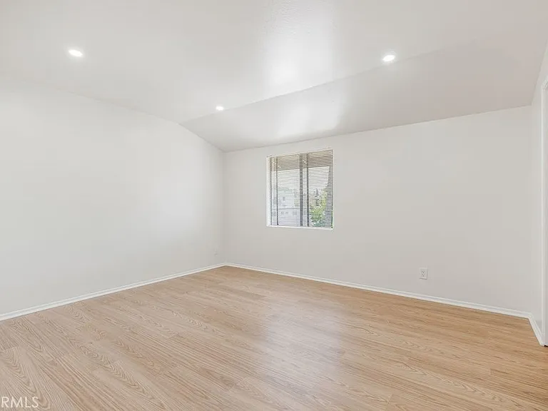 1129 Linden Ave #1 — Photo 19