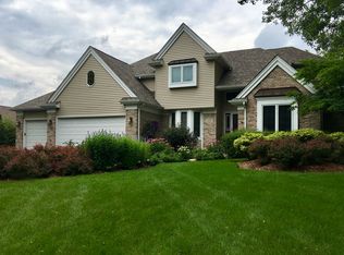 123 Tulip Cir, Island Lake, IL 60042
