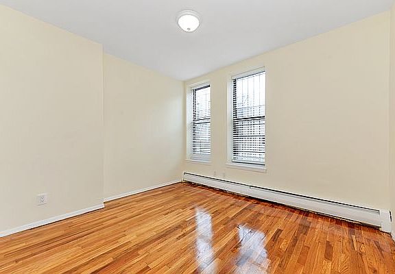 4th image of 870 Jefferson Ave APT 4
