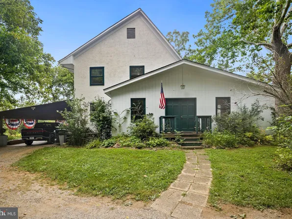 35299 Snickersville Tpke, Round Hill, VA 20141