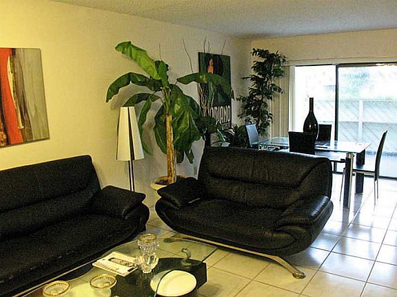 4th image of 3543 Nw 99 Terr