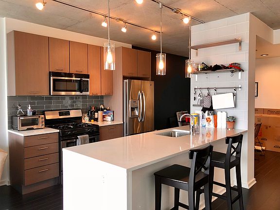 2nd image of 659 W Randolph St APT 1019