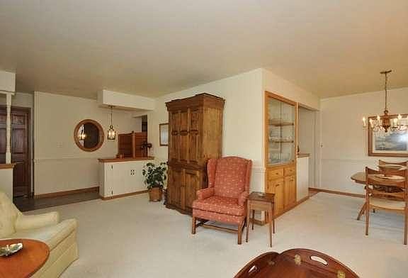 4th image of 6105 Twin Oak Dr