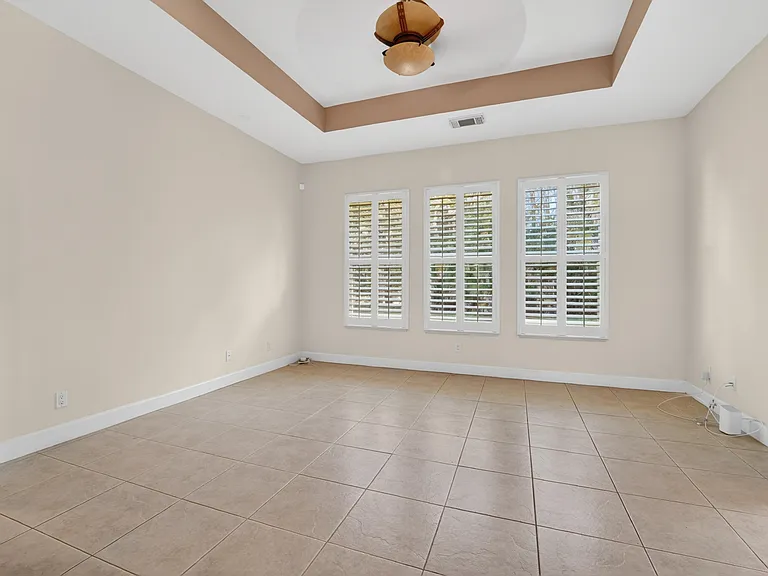 854 SW Saint Tropez Ct — Photo 10
