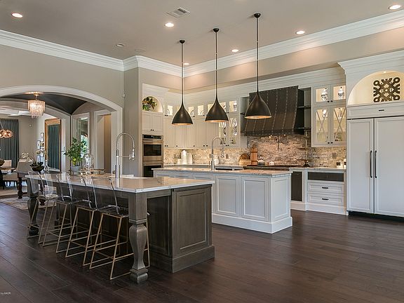 3rd image of 7803 Valcour Dr