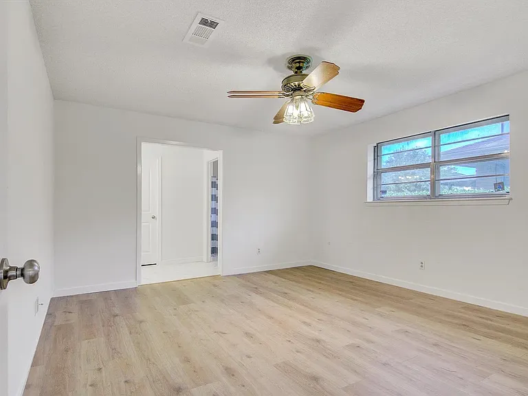 3945 Cheryl St — Photo 13
