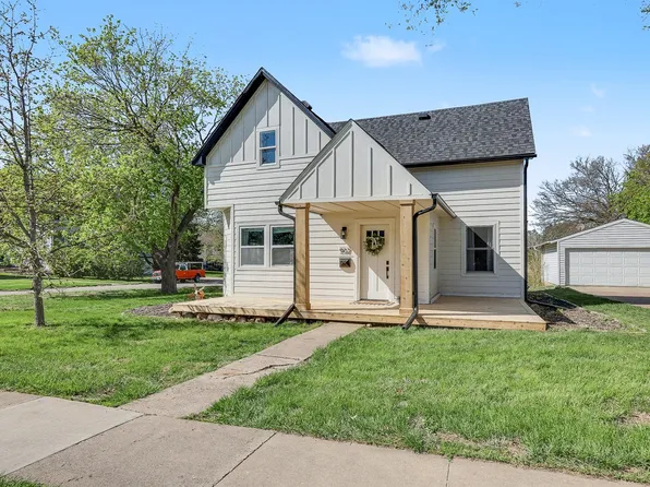 902 Lincoln St, Pella, IA 50219