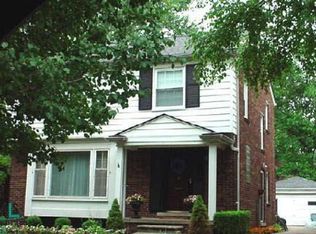 352 Fisher Rd, Grosse Pointe, MI 48230