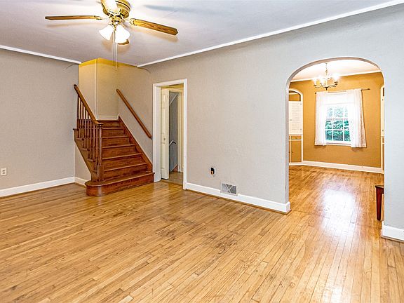 4th image of 369 20th St SE