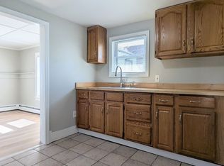 2 Silver Pl APT 3, Waterville, ME 04901