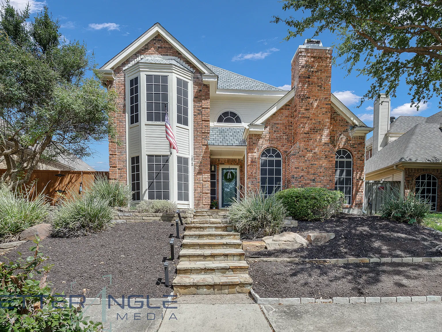 3 bed, 2.5 bath, 2018 sqft, $2,600 — Photo 2