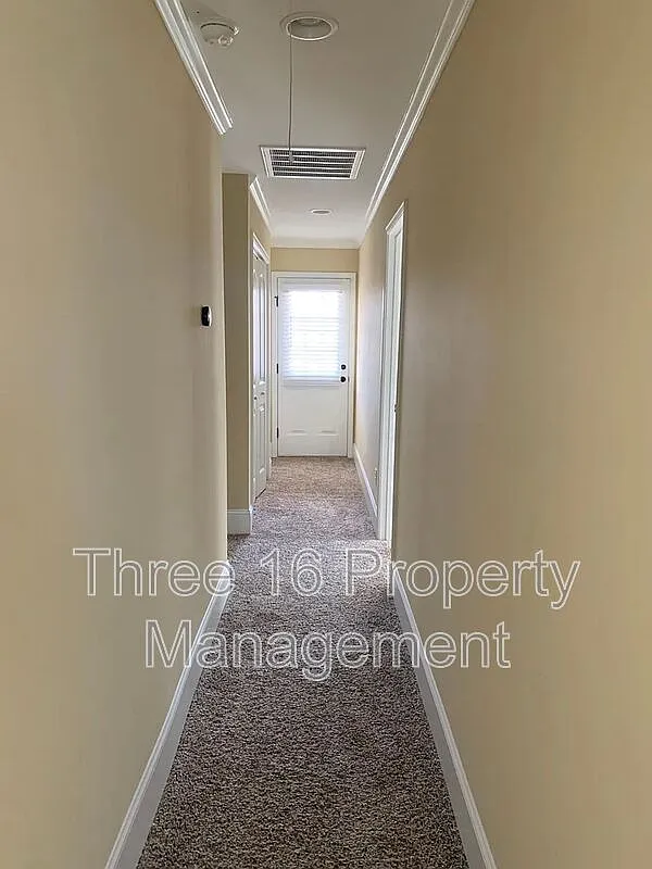 3 bed, 3.0 bath, 1359 sqft, $1,585 — Photo 2