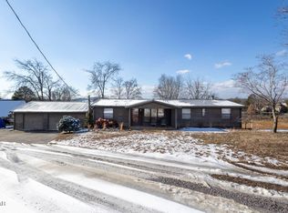 1369 Paradise Ln, Dandridge, TN 37725