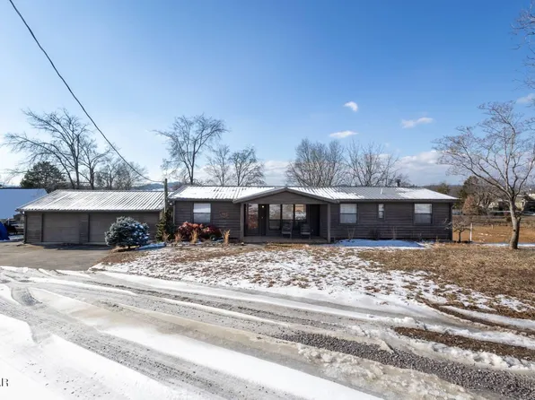 1369 Paradise Ln, Dandridge, TN 37725