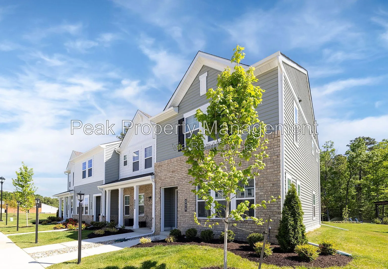 3 bed, 3.0 bath, 1318 sqft, $2,400 — Photo 3