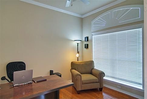 5th image of 301 Agate Dr