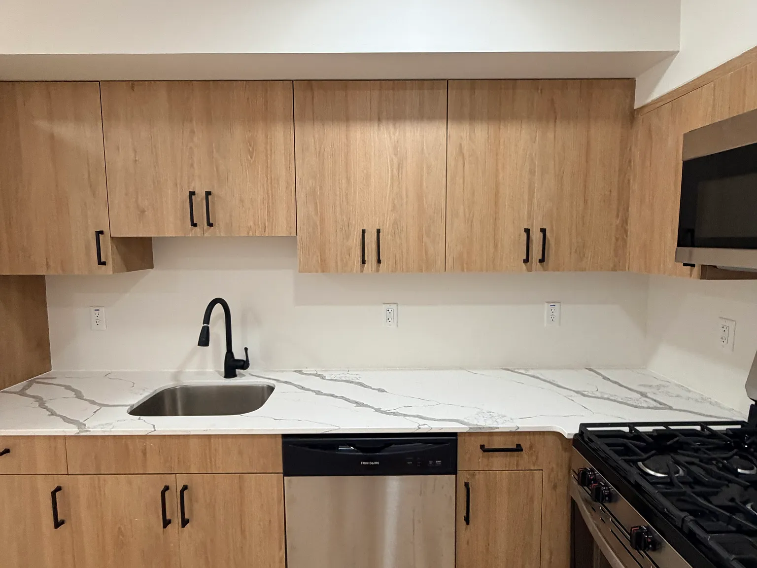 3 bed, 1.5 bath, $2,175 — Photo 3
