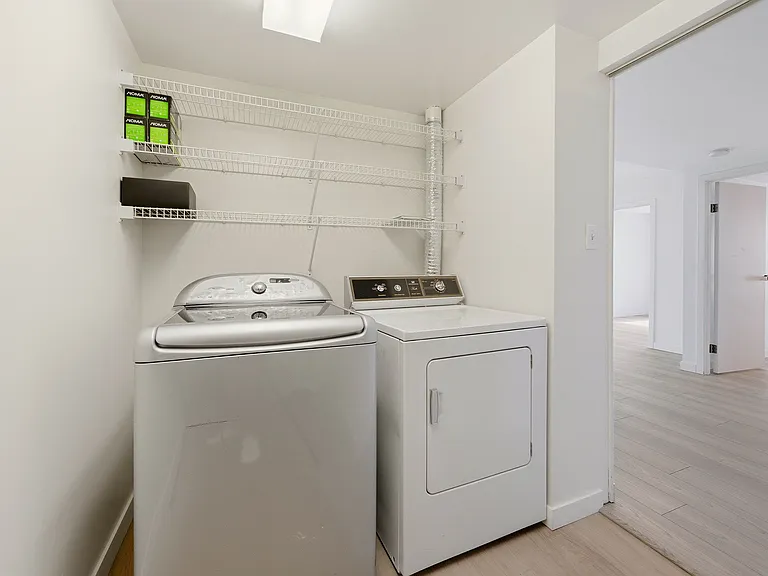 1500 Howe St #902 — Photo 13