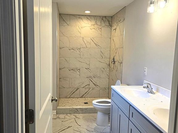 4th image of 242 Howellsville Rd