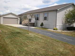 10 Eagle Ln, Beecher, IL 60401