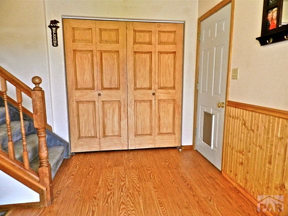 2nd image of 3160 Stanley Ave