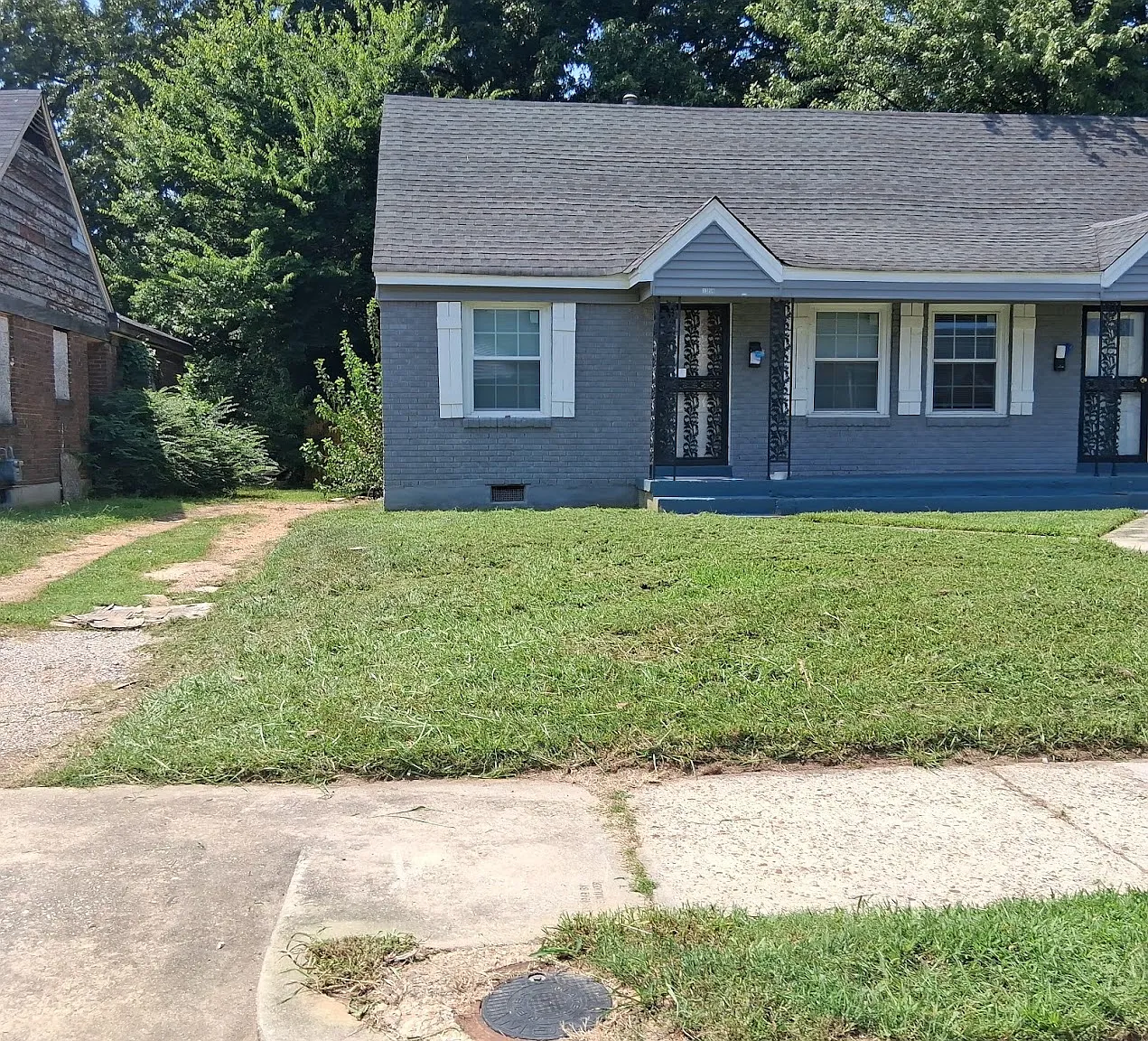 Coming Soon! Beautiful 2 Bedroom, 1 Bathroom Duplex Home! — Photo 1