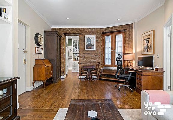 5th image of 211 W 10th St APT 1C