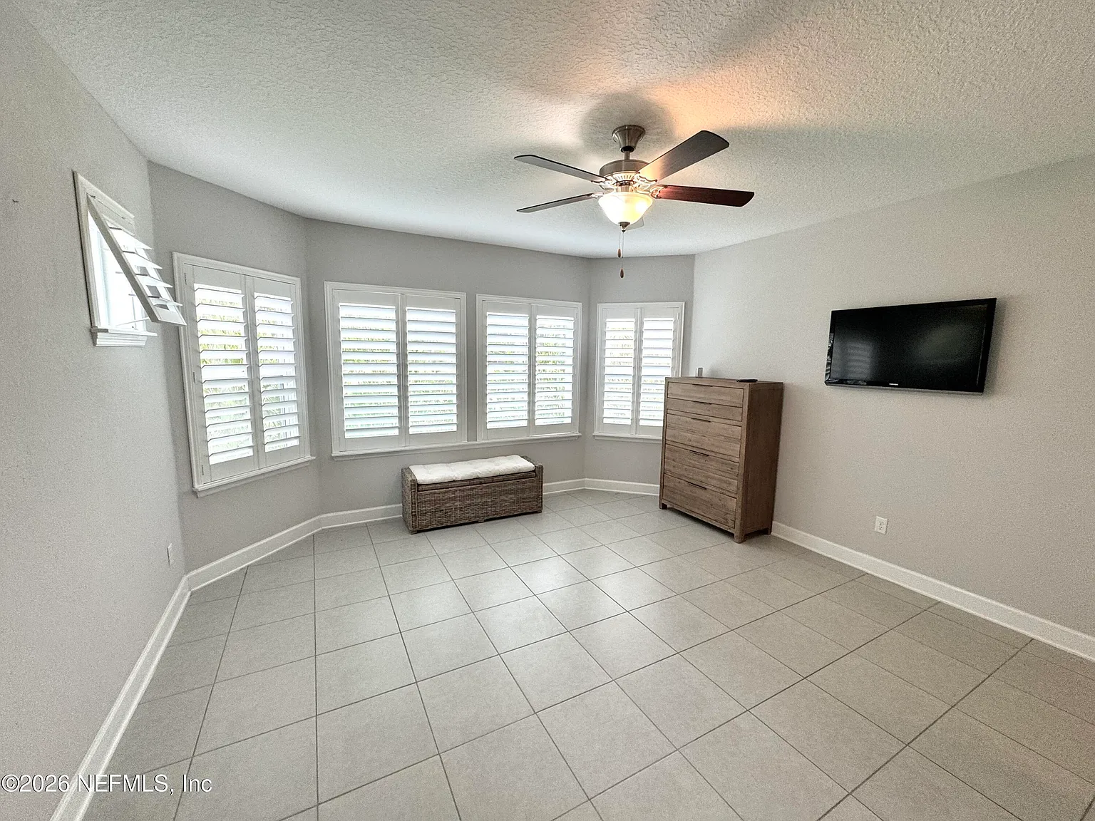3 bed, 2.0 bath, 2065 sqft, $3,500 — Photo 4