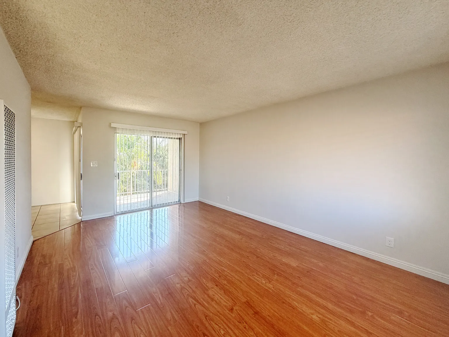 3 bed, 1350 sqft, $2,795 — Photo 2