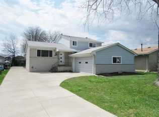 38909 Lakeshore Dr, Harrison Township, MI
