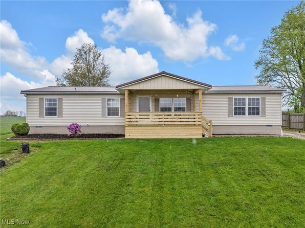 8022 State St NE, Louisville, OH 44641