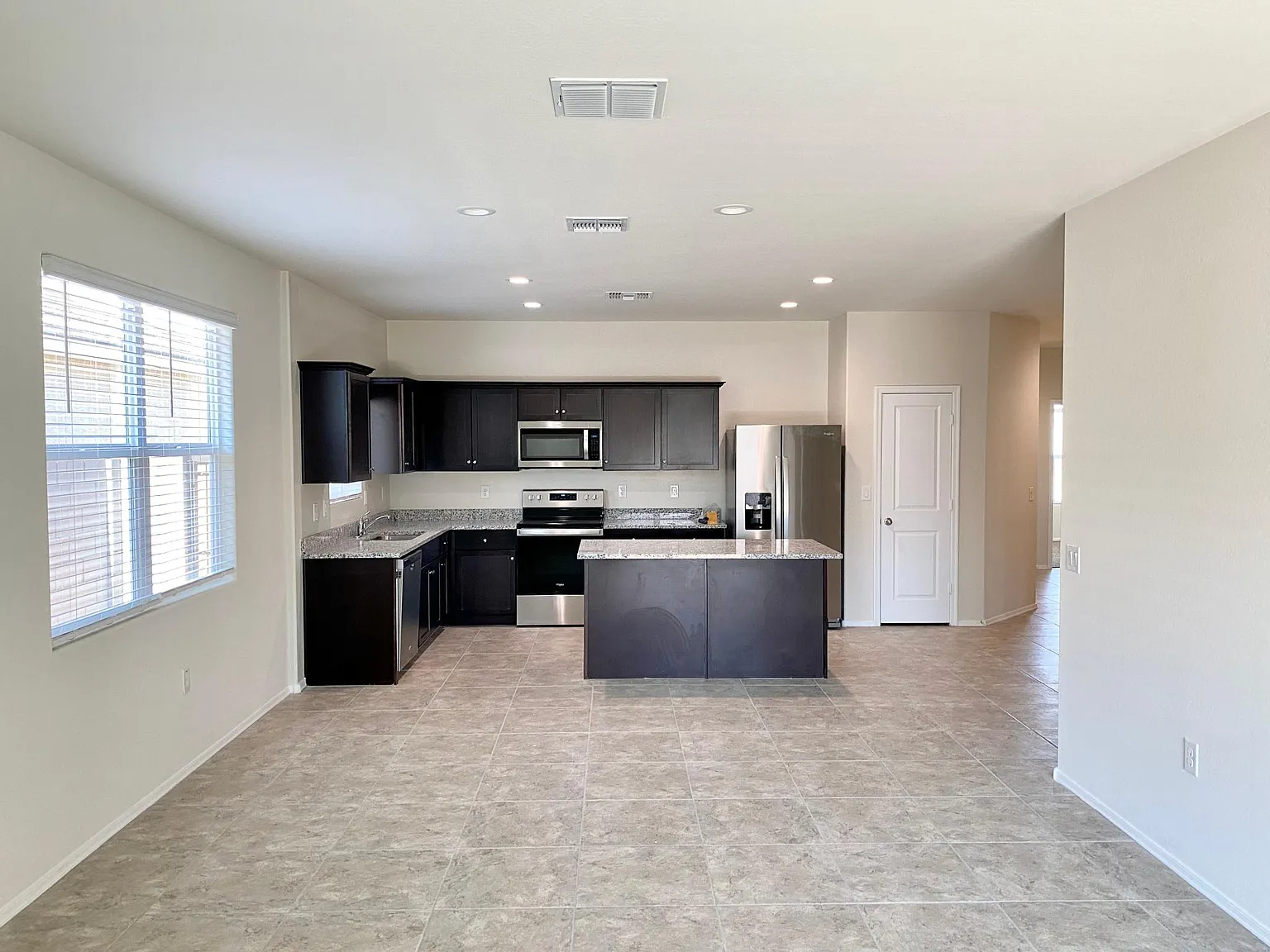 4 bed, 1700 sqft, $1,695 — Photo 3